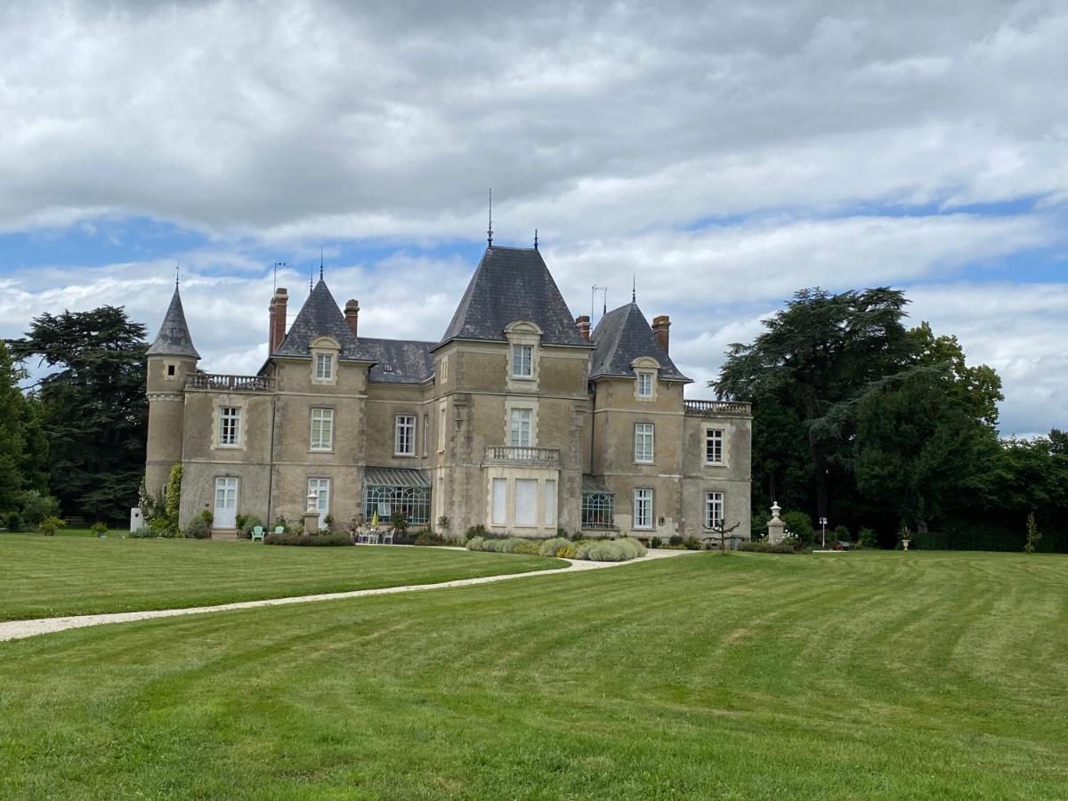 Chateau De St-Fulgent, Gite La Tour Saint-Fulgent Exterior photo