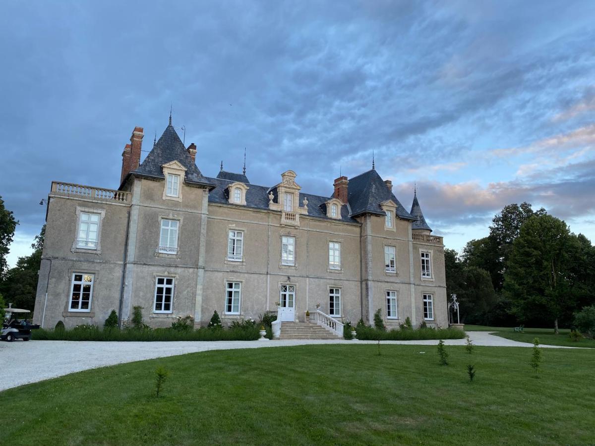 Chateau De St-Fulgent, Gite La Tour Saint-Fulgent Exterior photo